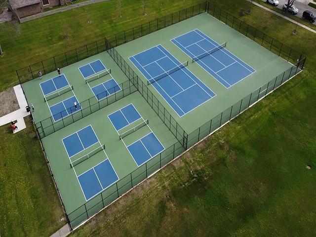 Sơn 2 lớp sân tennis-pickleball có 10% hạt cao su Laykold US OPEN trên nền nhựa
